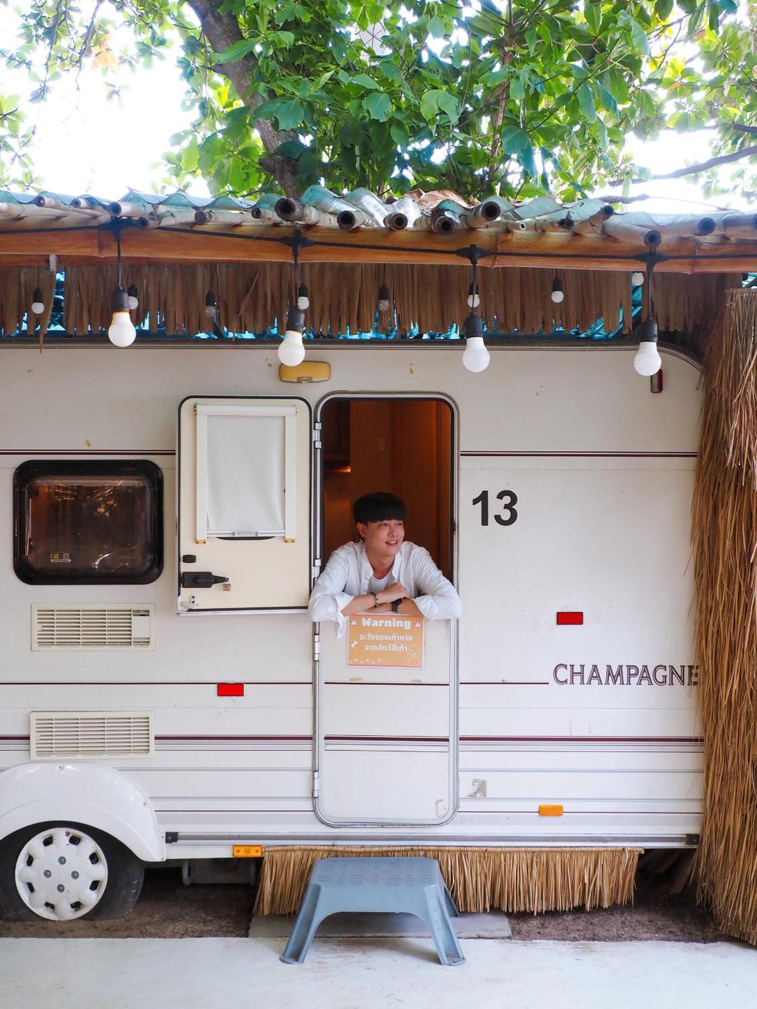 Beach House Camp Na Chom Thian Bagian luar foto